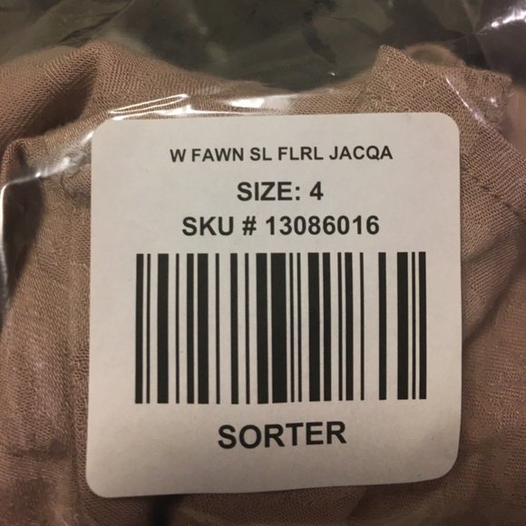 TAUPE JACQUARD BUTTON FRONT PEPLUM TANK - Picture 4 of 7